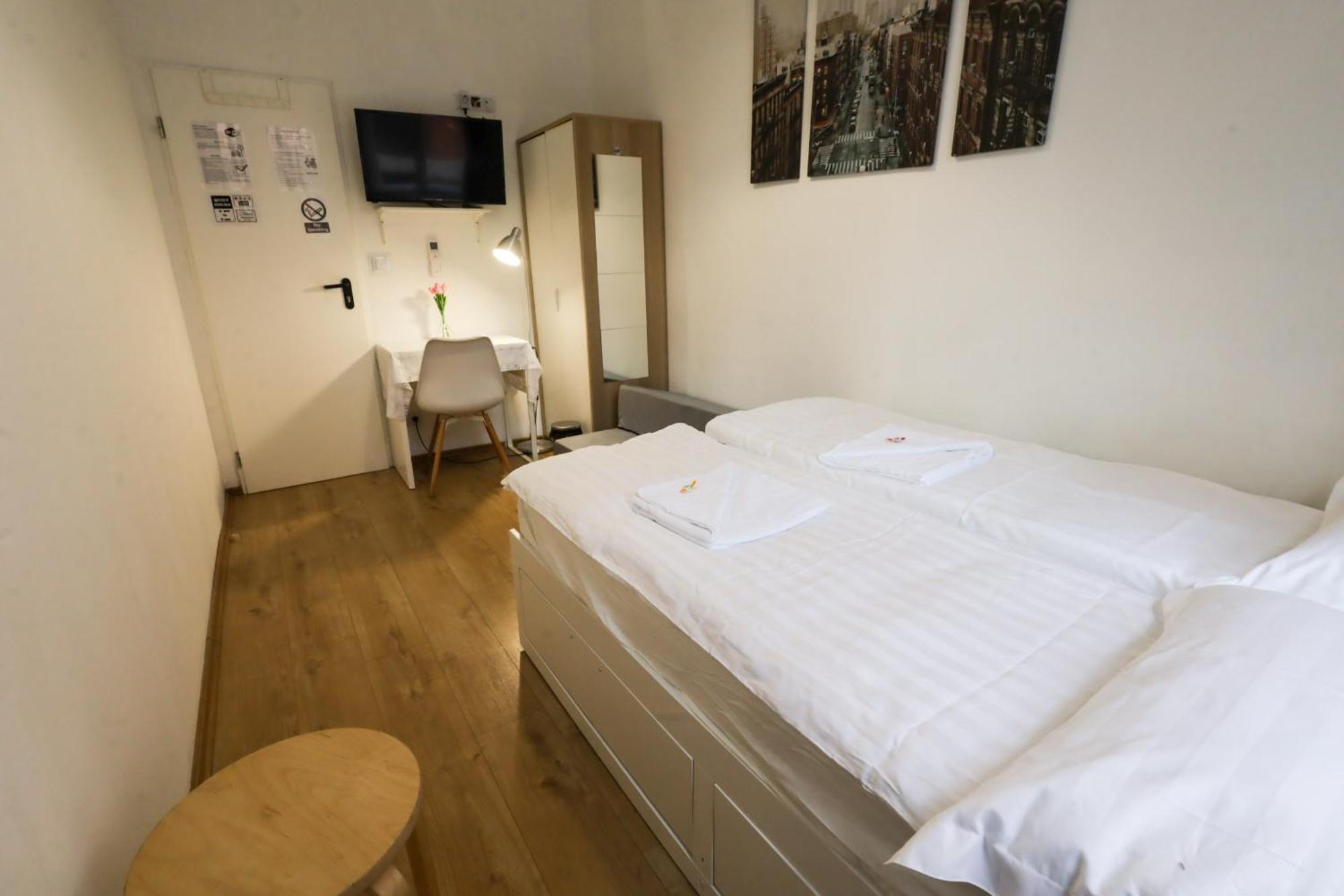 Budapest Pest-Port Apartment 4 Rooms For 16 Person Exterior photo