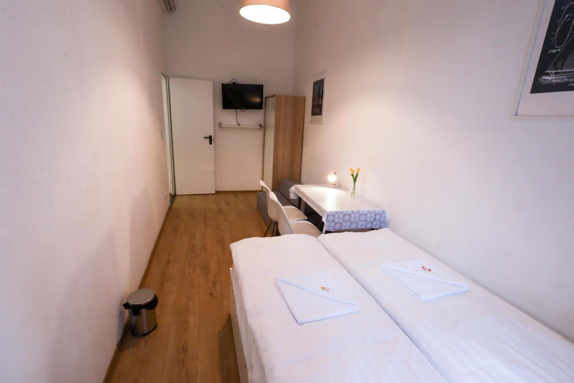 Budapest Pest-Port Apartment 4 Rooms For 16 Person Exterior photo